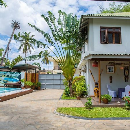 Saadani Tourist Center - Hostel Dar es Salaam Buitenkant foto