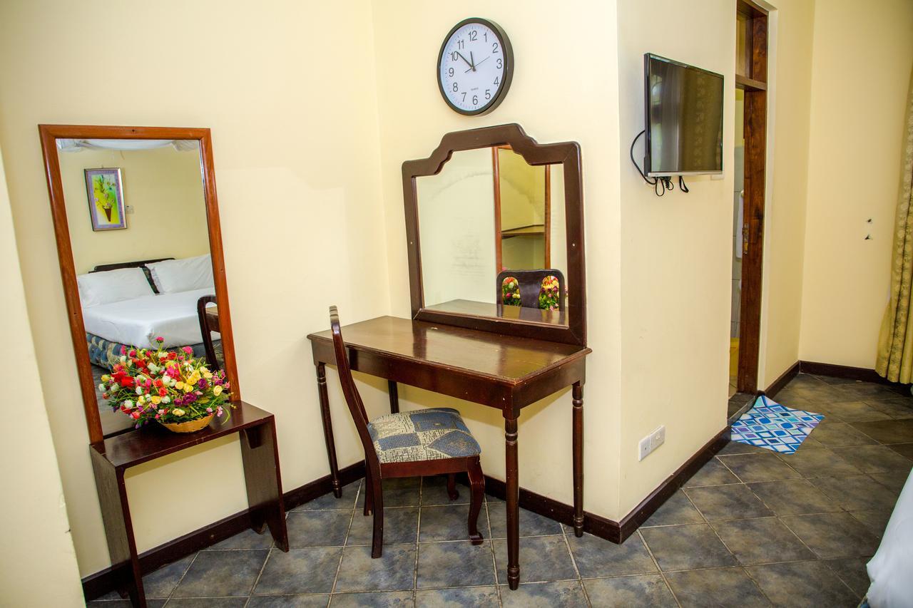 Saadani Tourist Center - Hostel Dar es Salaam Buitenkant foto