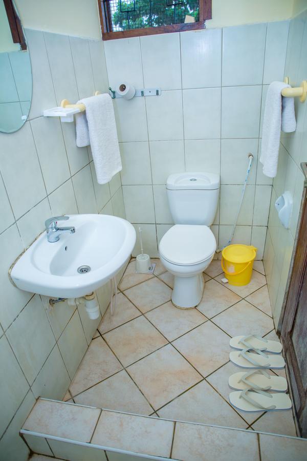 Saadani Tourist Center - Hostel Dar es Salaam Buitenkant foto