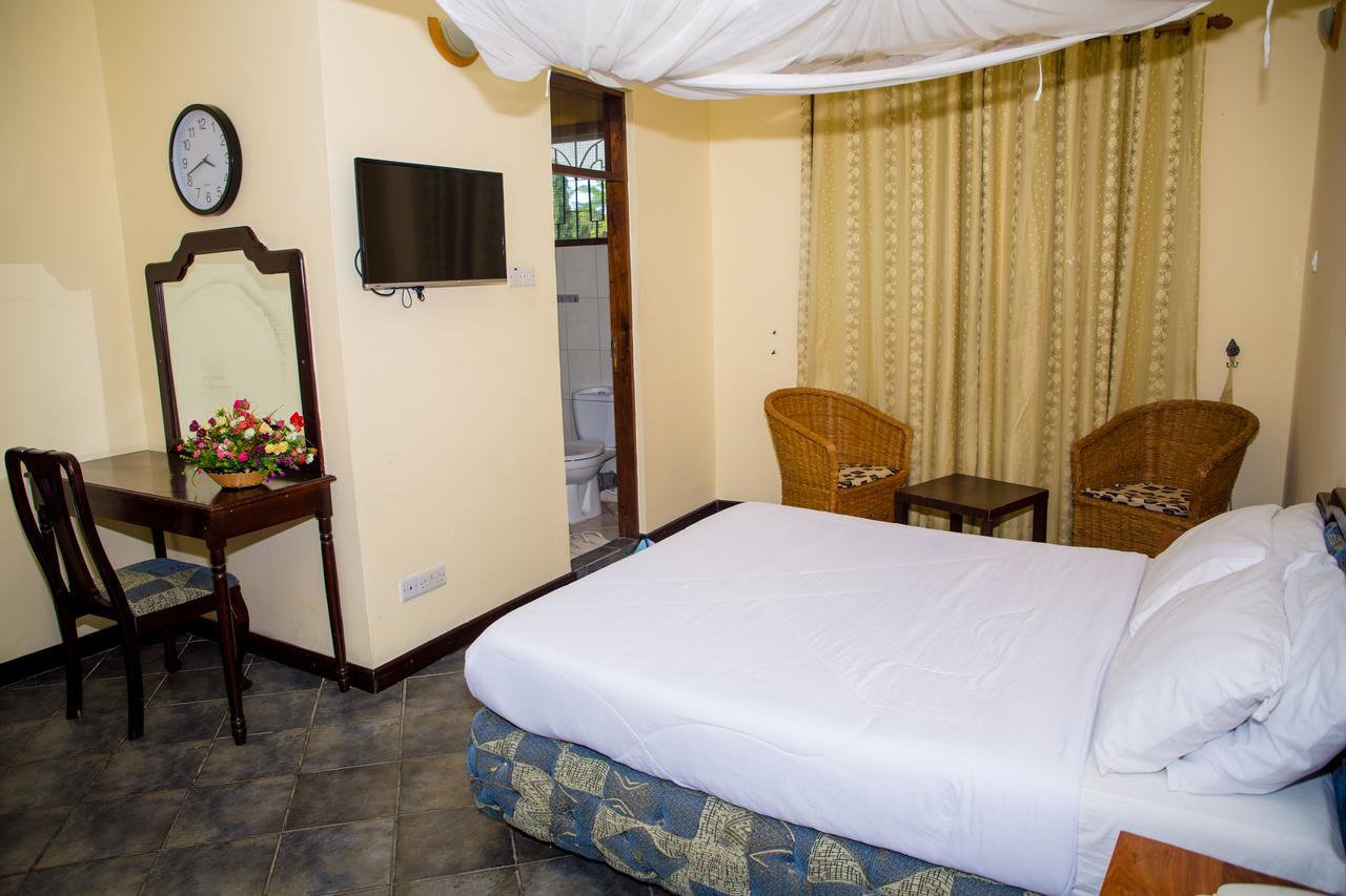 Saadani Tourist Center - Hostel Dar es Salaam Buitenkant foto