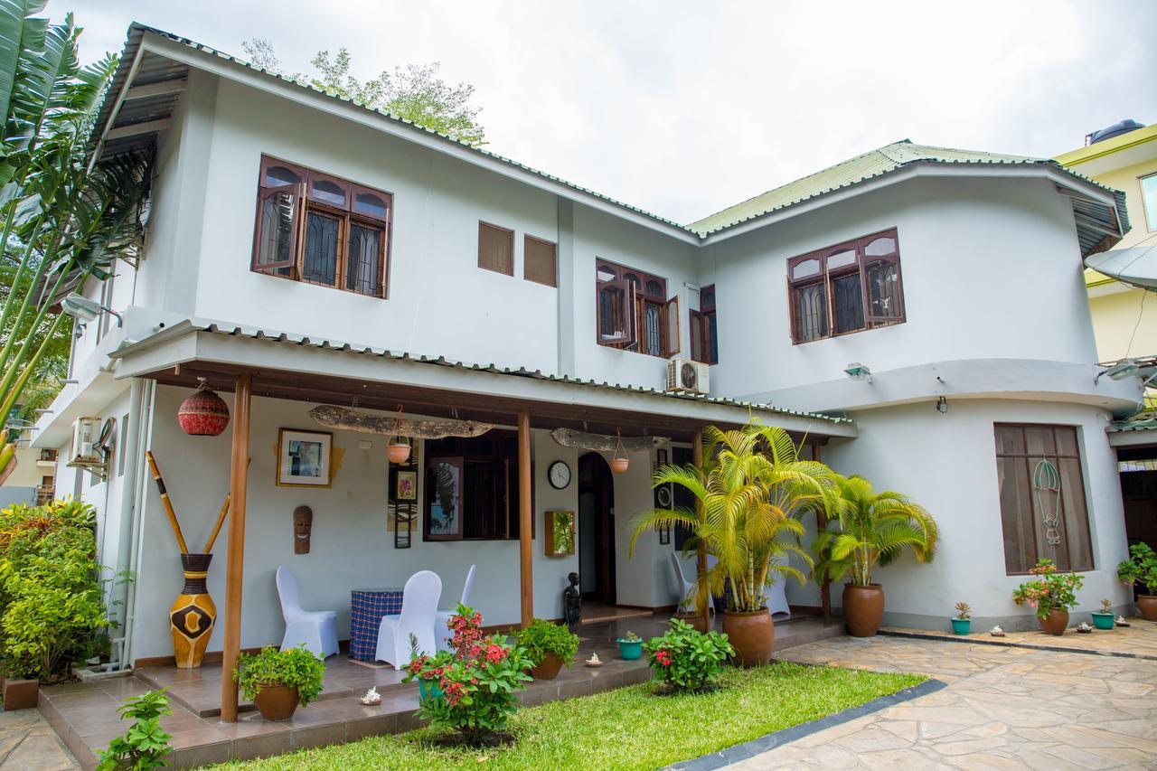 Saadani Tourist Center - Hostel Dar es Salaam Buitenkant foto